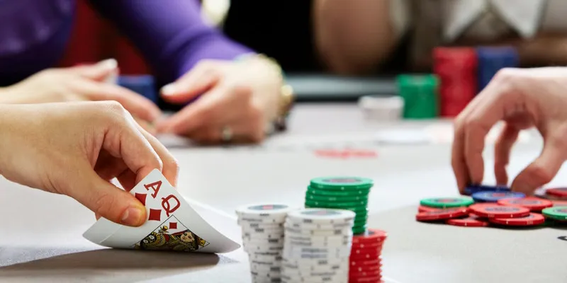 Những thuật ngữ cơ bản trong poker mà mọi người chơi phải thuộc lòng 3 Tìm hiểu chi tiết các thuật ngữ cơ bản trong poker