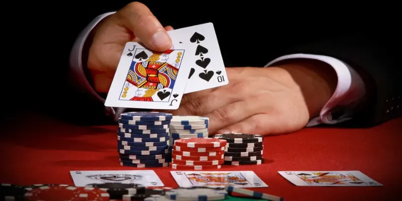 Cách thắng poker Omaha - Chiến thuật từ cao thủ chuyên nghiệp 2 Đôi nét nổi bật về Poker Omaha